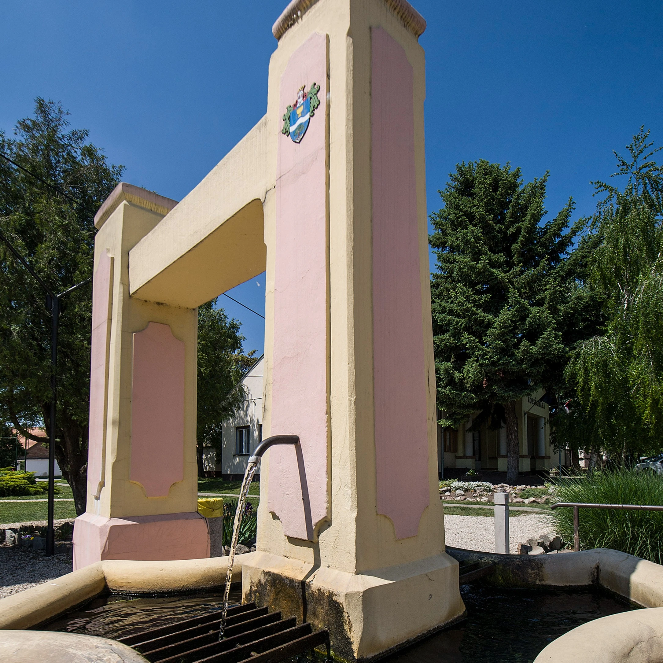 dr. Szelecsényi Zsigmond kút - image description